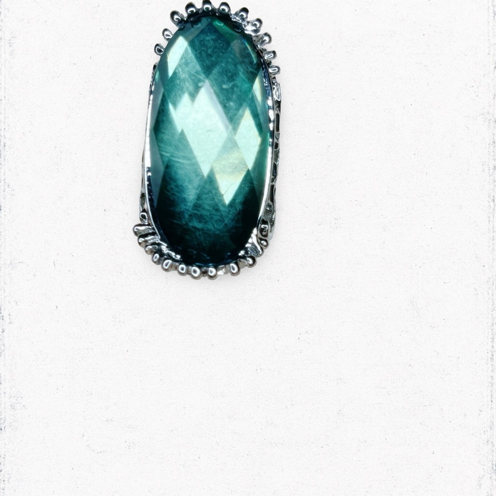 4927. Huge Silvertone Green Statement Ring Size 6